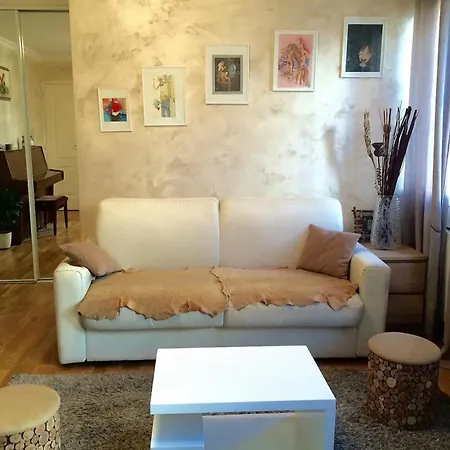 2 Pieces Lumineux Et Calme A Apartment