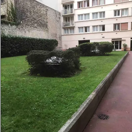 2 Pieces Lumineux Et Calme A Paris