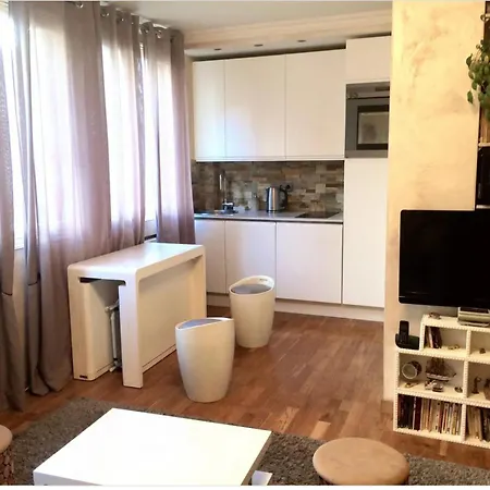 2 Pieces Lumineux Et Calme A Apartment