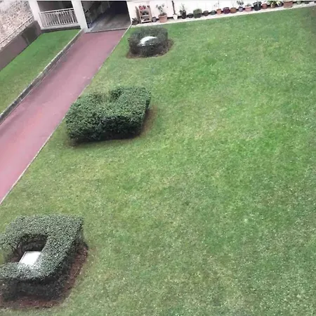 2 Pieces Lumineux Et Calme A Apartment *
