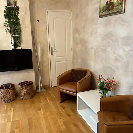 2 Pièces Lumineux Et Calme à Appartamento Parigi